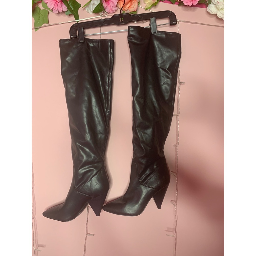 Knee boots